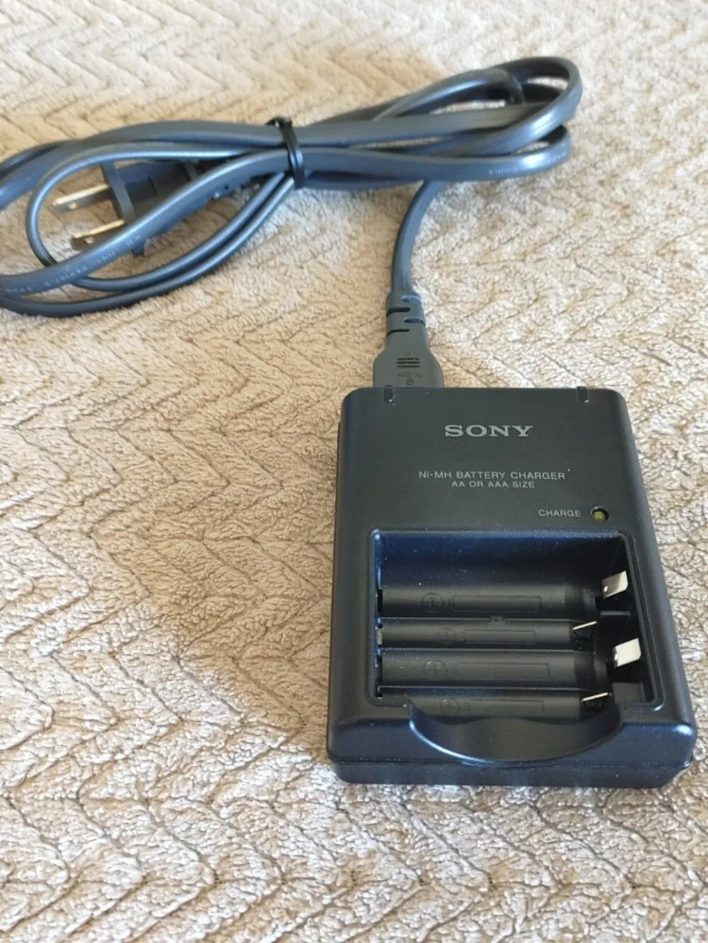 Sony Ni-MH Battery Charger AA Or AAA Size